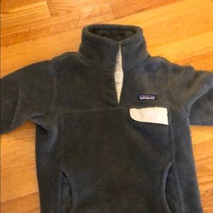 Women’s charcoal grey Patagonia fleece